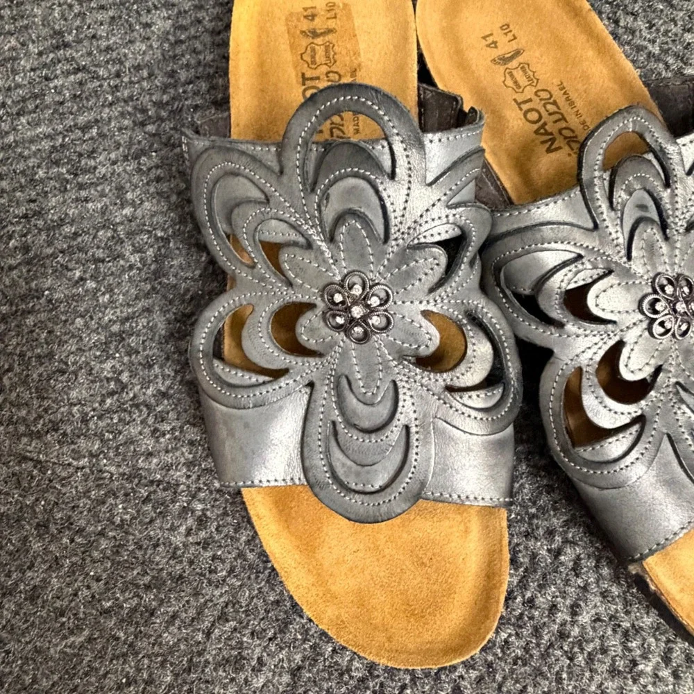 Naot Womens Floral Leather Slide Sandals Pewter Metallic Wedge 41/10 Sterling